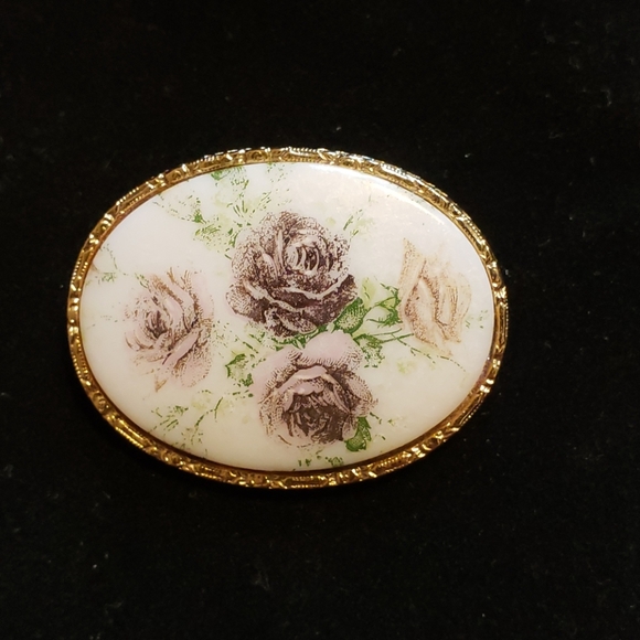 Jewelry - Floral brooch